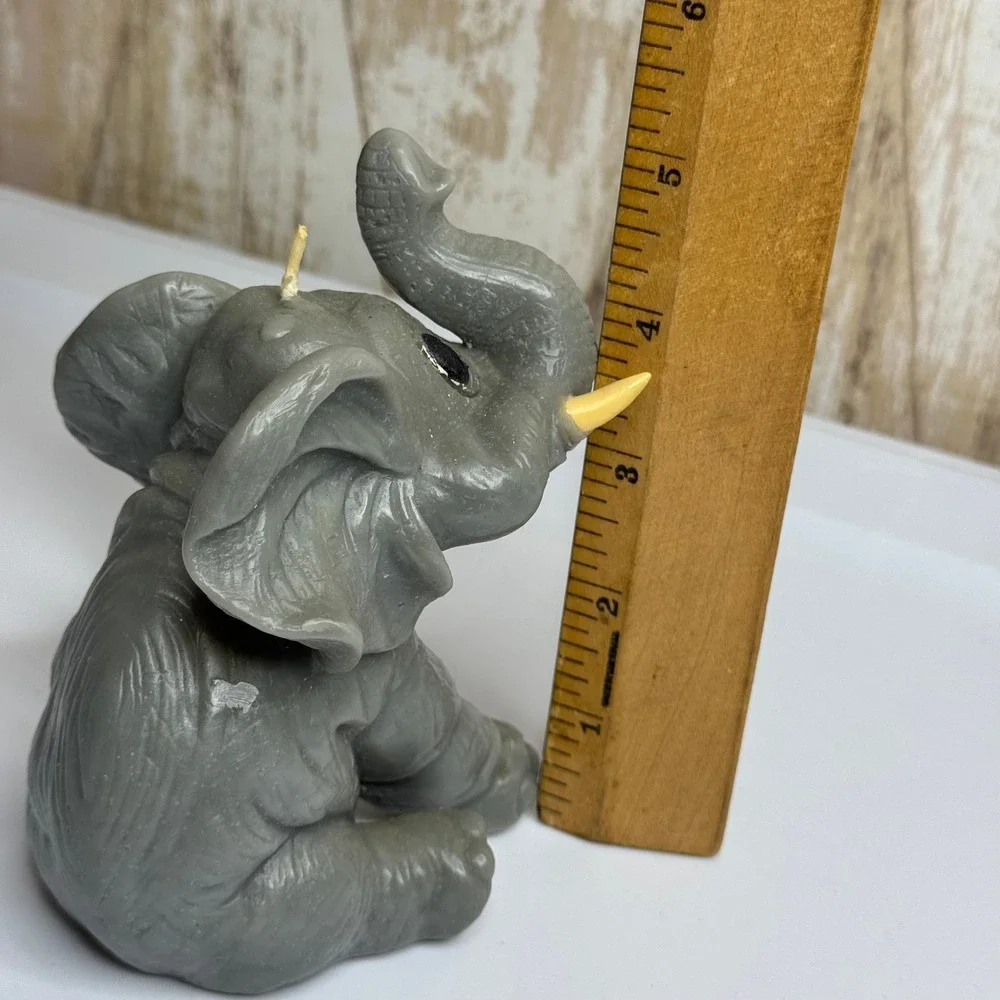 Vintage Baby‎ Elephant Sitting Candle Gray Tusk Eyes Novelty Gift Wax Unscented